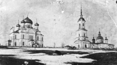 Храм мучеников Флора и Лавра и Богоявленская церковь  с колокольней (высота 75 метров)