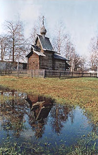 Ризоположенская церковь из села Бородава (ныне в Кирилло-Белозерском музее-заповеднике). 1485 г. Вид с северо-востока.