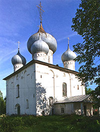 Собор Успения Пресвятой Богородицы, г. Белозерск. Фрагмент западного фасада