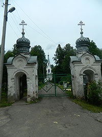 Главные ворота к Лазаревскому храму и на Горбачевское кладбище. Фото Н. Н. Квашниной, 2015 г.