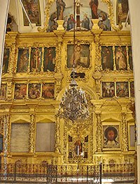 Главным украшением в интерьере собора Архангела Михаила является грандиозный золоченый резной иконостас, над которым работали мастера, жившие в 17 и 18 вв.