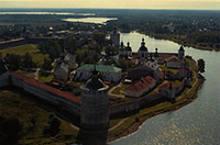 Вид на Кирилло-Белозерский монастырь и Сиверское озеро с высоты птичьего полета