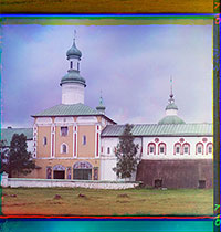 Святые ворота Кирилло-Белозерского монастыря. Фото С. М. Прокудина-Горского, 1909 г.