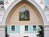 Роспись над вратами в Павло-Обнорский монастырь. Фото И. Константинова, 2014 г.