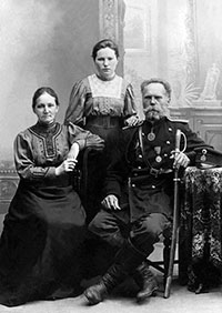 Мученица Нина Кузнецова с родителями