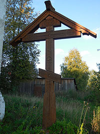 Поклонный крест блаженной памяти священнослужителей святого храма сего, г. Никольск. Фото О. В. Рыковой, 7 сентября 2015 г.
