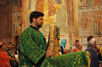 Архиерейская Литургия в Софийском соборе в день памяти всех Вологодских святых. На фото – иерей Михаил Болотский, 2013 г.