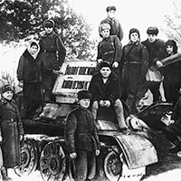 Вологжане передают танковую колонну «Вологодский колхозник» воинам Красной Армии в марте 1943 г.