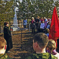 Торжественное открытие памятника военным летчикам на окраине села Дубровское Вологодского района.
