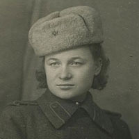 Г.П. Петрова – зенитчица 1 отряда 7-го зенитного полка. Вологда, 1945 г.