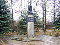 Памятник И.П. Малозёмову в г. Белозерске Вологодской обл.