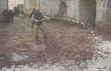 Снег имитировали с помощью специальной белой пены