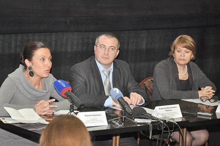 Коринна Даниелу (слева) пообещала удивить зрителей европейскими киноновинками. Фото Сергея Юрова