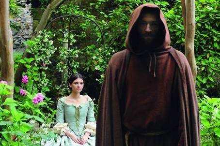 Мистический триллер «Монах» с Венсаном Касселем в главной роли покажут в Вологодском кремле