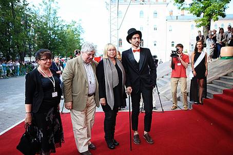 Гостей фестиваля встречали на красной дорожке у кинотеатра «Ленком»