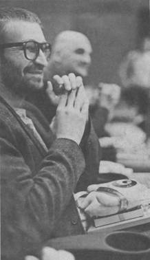 Мягкий символ фестиваля был сшит для прошлогоднего фестиваля, теперь это раритет. А Главным призом в этом году станет планшетный компьютер iPad. Фото Анастасии Петрович