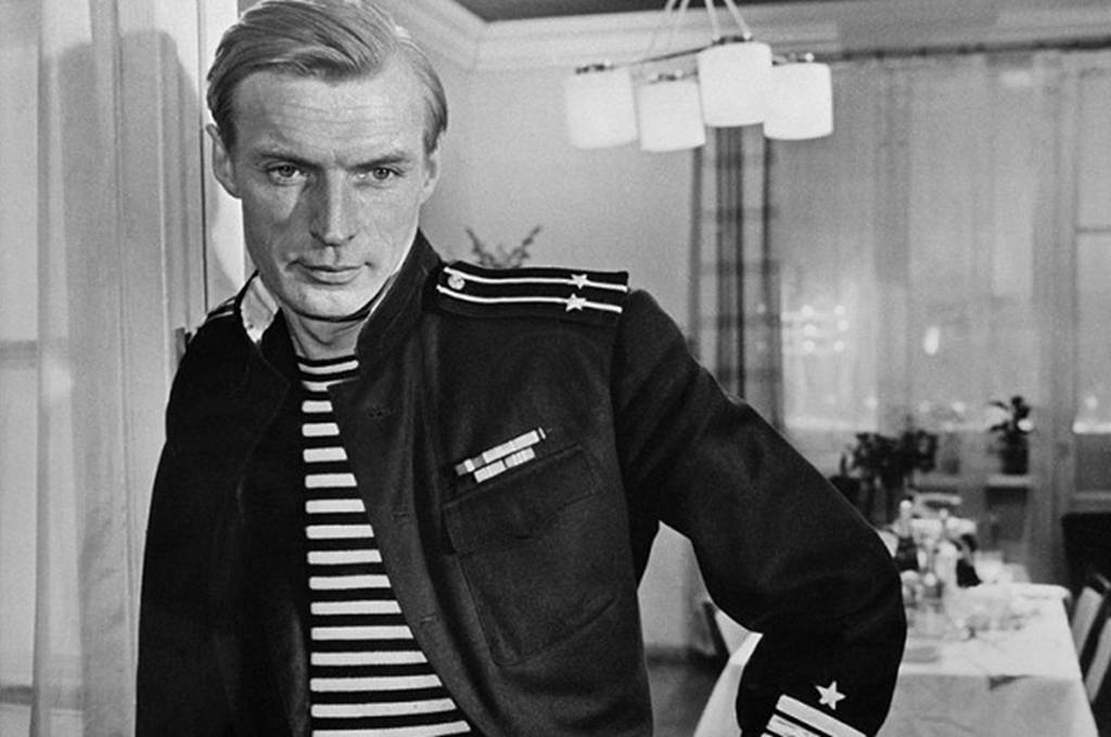 Описание: Вологжане помнят своего земляка Николая Олялина, а вот о его мечте создать у нас киностудию, похоже, стали забывать.