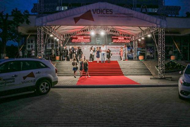 Международный кинофестиваль в Вологде представил вологжанам более трех десятков фильмов со всей Европы: от Исландии до Армении.