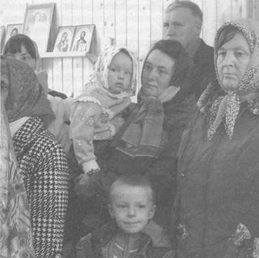 Обустраивали храм в честь Преображения Господня довольно долго. Украшает церковь иконостас, выполненный мастерами Спасо-Прилуцкого Димитриева монастыря.