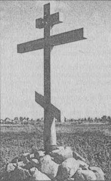Поклонный крест на острове в Белавинском озере
