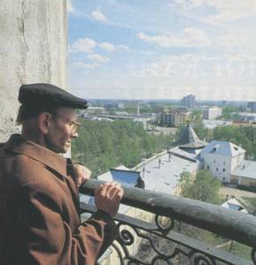 Николай Иванович Федышин на смотровой площадке колокольни Вологодского кремля. Фото П. Кривцова