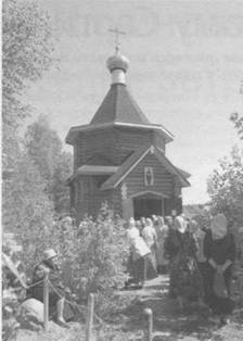 У храма в селе Покров