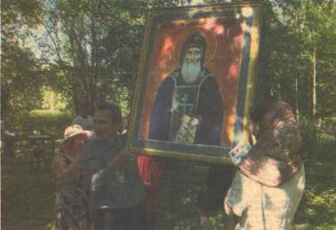 13 июля 2014 года паломники прошли крестным ходом до Черного озера. Иноку святого Антония Черноезерского несли по очереди