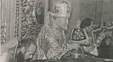 Владыка Михаил за богослужением в кафедральном вологодском соборе. Фото 80-х годов