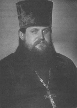 Отец Валентин у престола Покровской церкви города Кириллова