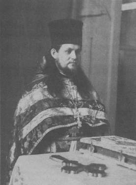 Отец Валентин у престола Покровской церкви города Кириллова