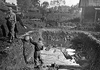 Археологические раскопки на ул. Бурмагиных г. Вологды на месте Вологодского городища. Фото 1956 г.