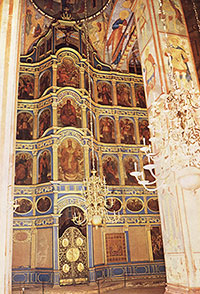 Иконостас с царскими вратами в вологодском Софийском соборе