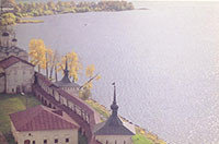 Кирилло-Белозерский монастырь. 1397-1997 гг. 
Вид с Белозерской (Большой Мереженной) башни.
Фото С. Куликова.
