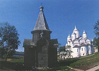 Прилуки. Спасо-Прилуцкий монастырь.
Деревянный храм Успения из Александро-Куштского монастыря (1-я половина XVI в.)
Спасский собор (1537-1542 гг.). Действующий.

