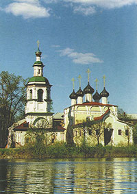 Вологда. Дмитриевские храмы на Наволоке: теплый (с колокольней) - Успения (1750-1759 гг.) с фресками (XVIII в.), Набережная VI Армии, 119;
холодный - Дмитрия Прилуцкого (1710-1711 гг.).
Набережная VI Армии, 121.

