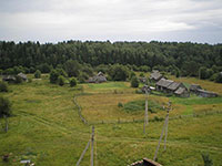 Киино – деревня в Бабаевском р-не Вологодской обл. Расположена на левом берегу реки Колошма. В XVI в при слиянии рек Колошма и Ножема была образована Усть-Ножемская Одигитриевская мужская пустынь. Фото 2015 г.