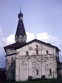 Церковь Богоявления и церковь св. Ферапонта. Южный фасад. Фото 1996 г.
