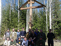 У Поклонного креста на месте Филаретовой пустыни. Фото из архива Внедорожного клуба Вологодской обл. «Vologda 4х4»