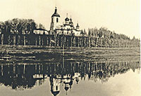 Вид Воскресенского и Троицкого соборов со стороны р. Ягорбы. Фото начала ХХ в.