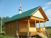 Часовня в с. Воскресенском Грязовецкого р-на построена на месте Воскресенского мужского монастыря. Фото А. Яковлева, 2013 г.