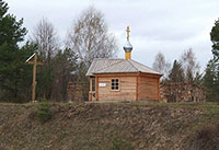 Часовня на Дедовом острове на реке Сухоне в Тотемском районе Вологодской области, построенная на месте разрушенной Дедовой пустыни. Фото 2012 г.