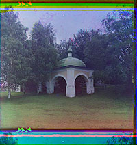 Крест и часовня, где молился прп. Кирилл. Фото С. М. Прокудина-Горского, 1909 г.