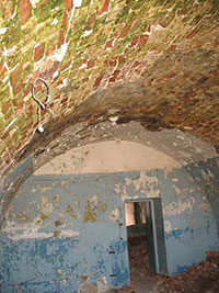 Внутренний вид одного из помещений трапезной палаты Корнилиево-Комельского монастыря. Фото В. В. Шпака, 2007 г.