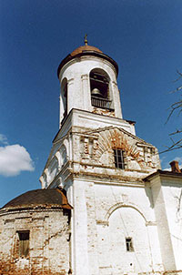 Колокольня Антониевской церкви. Фото Л. Хлопкиной, 2004 г.