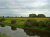 Деревня Спас Вологодского района. Место бывшей Печенгской церкви на фотографии справа (между большими деревьями). Фото В. А. Воропанова