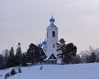 Церковь Афанасия, патриарха Александрийского, на Лысой горе. Во времена существования Лысогорского Пречистенского монастыря существовало две монастырские деревянные церкви – холодная церковь Рождества Богородицы и теплая с трапезой Кирилло-Афанасиевская. После того, как монастырь прекратил свое существование, они стали приходскими. В 1863 г. на месте деревянной была построена и освящена каменная Афанасиевская Лысогорская церковь, в настоящее время – действующая. Богородицерождественская церковь разрушена в 1958-59 гг. Фото И. Симонова, 2011 г.