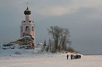 Крестный ход. Спасо-Каменный монастырь. Фото Алексея Колосова
