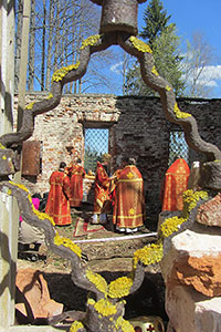 Архиерейское богослужение в храме в честь образа Спаса Нерукотворного с. Спас-Лом Череповецкого р-на. Богослужение возглавил епископ Череповецкий и Белозерский Флавиан. Фото 2015 г.