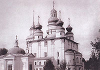 Церковь-усыпальница во имя св. Екатерины и собор Всемилостивого Спаса. Фото начала ХХ в.