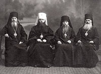 Александр Трапицын (крайний слева)
